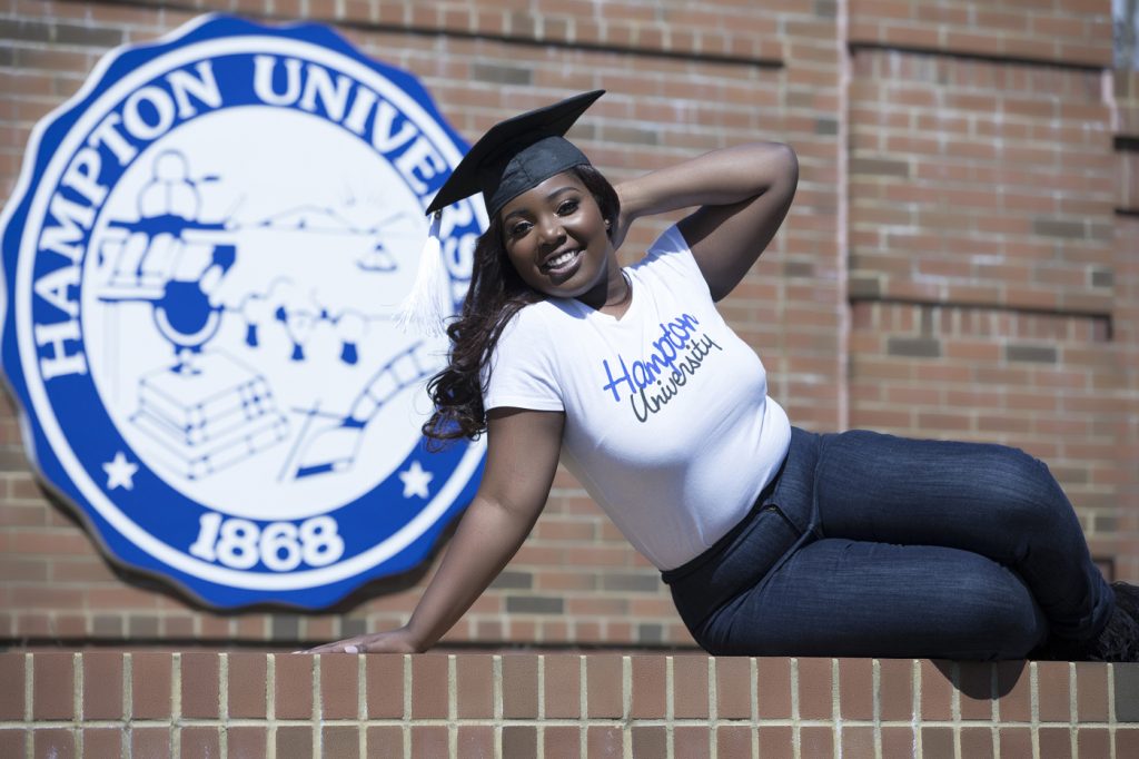 Hampton University Photographer Rekiyah's Graduation Photo Shoot